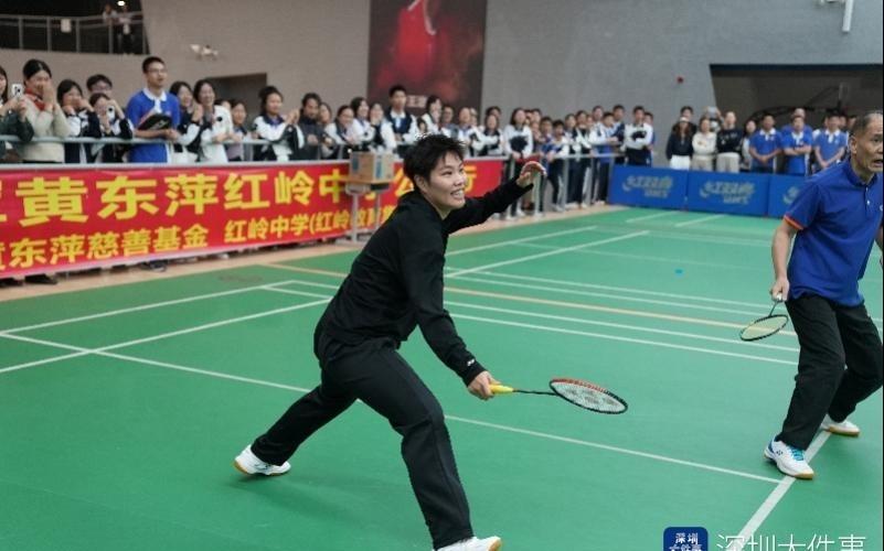 奥运冠军感叹：深圳红岭中学的羽毛球
