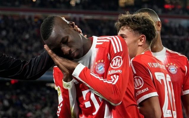 继续刷新纪录，拜仁豪取新赛季开局15