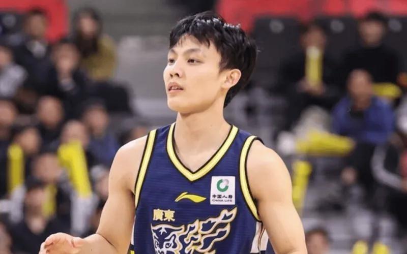 广东10878大胜辽宁球员评价：2人优秀，3人及格，6人低迷