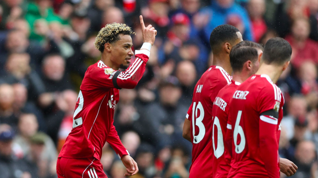 21!笑傲百年德比11.2亿豪门全胜领跑神锋登陆英超5场3球