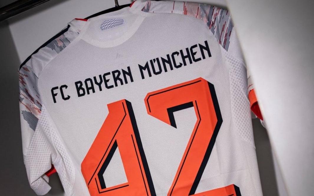 17岁210天,卡尔成为拜仁队史德甲首发第二年轻球员