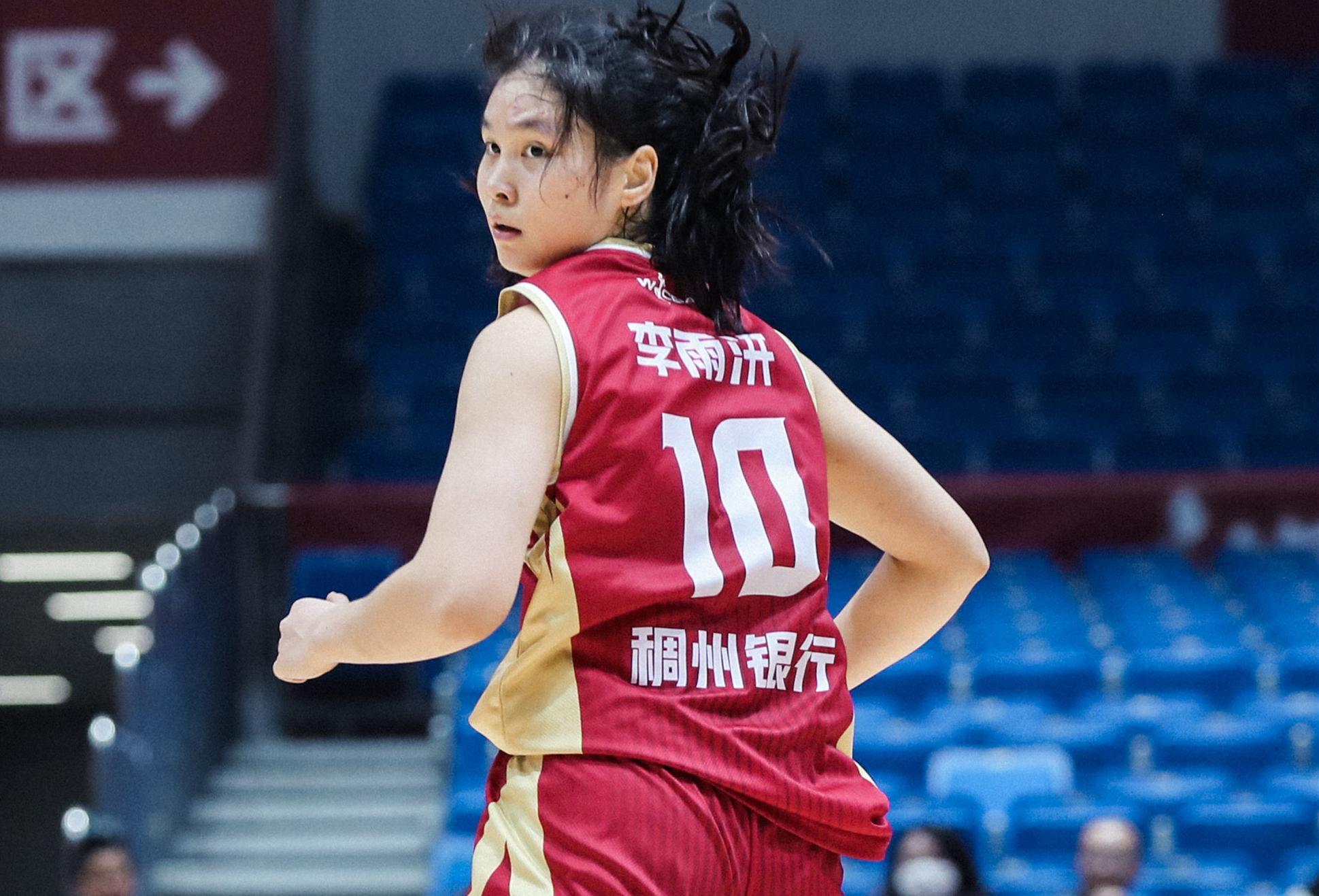 轰26+10！中国女篮19岁1米82前锋崛起：宫鲁鸣用她当李梦替身