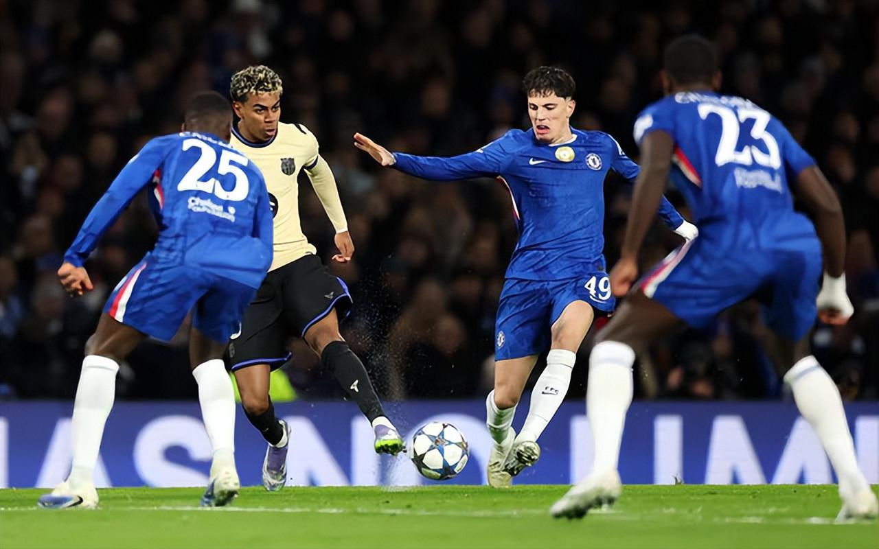 切尔西30十人巴萨!欧冠4轮不败杀进前八阿劳霍染红亚马尔哑火