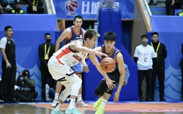 时隔325天重返CBA赛场，郭艾伦16+5率