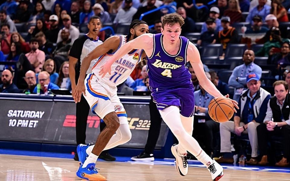 难得命中了两记三分，湖人侧翼新星能否借此机会找到自己的状态