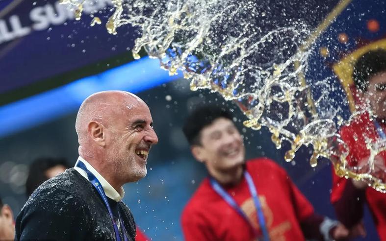 噘嘴骡子卖个驴价钱！光头吃亏在嘴上，退一步最佳主帅该给徐正源