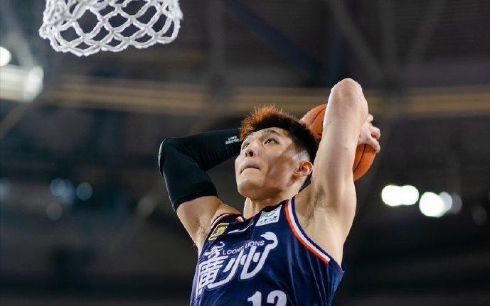 CBA最成功的二轮秀!新秀赛季就入选中国男篮,镀金卖个好价钱