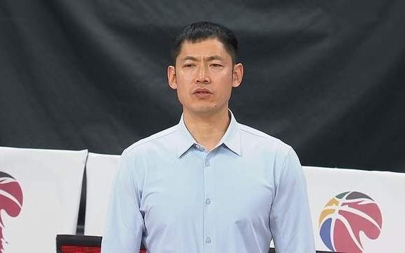 赵睿伤退，北京男篮德比落败曾凡博空砍20+8廖三宁21分一挑二