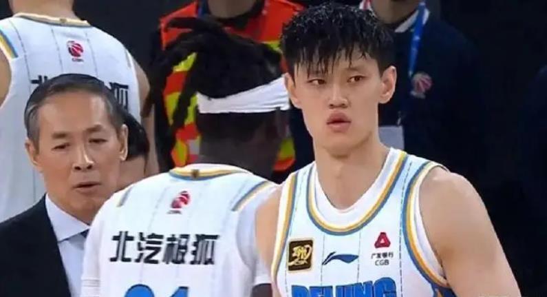 续约谈判失败,曾凡博最佳选择是先打NBL,然后再回CBA