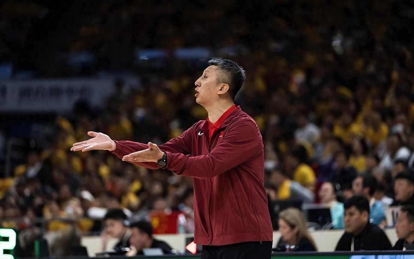 得分前十,三分命中数第二,防守又好!24岁前锋却无法入选男篮