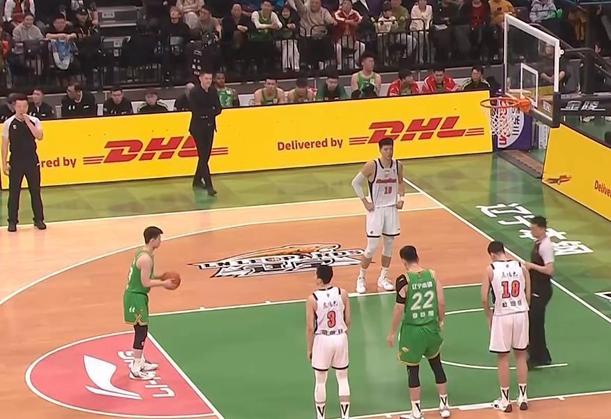 辽宁被广东胖揍！亨特低迷威尔斯一人撑进攻奎因无可阻挡