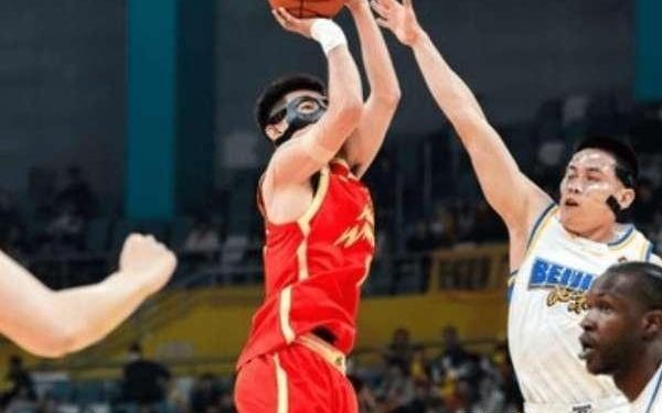 遭双杀！许帅一次换人成败笔，赛后又出金句，网友一套词说2年了