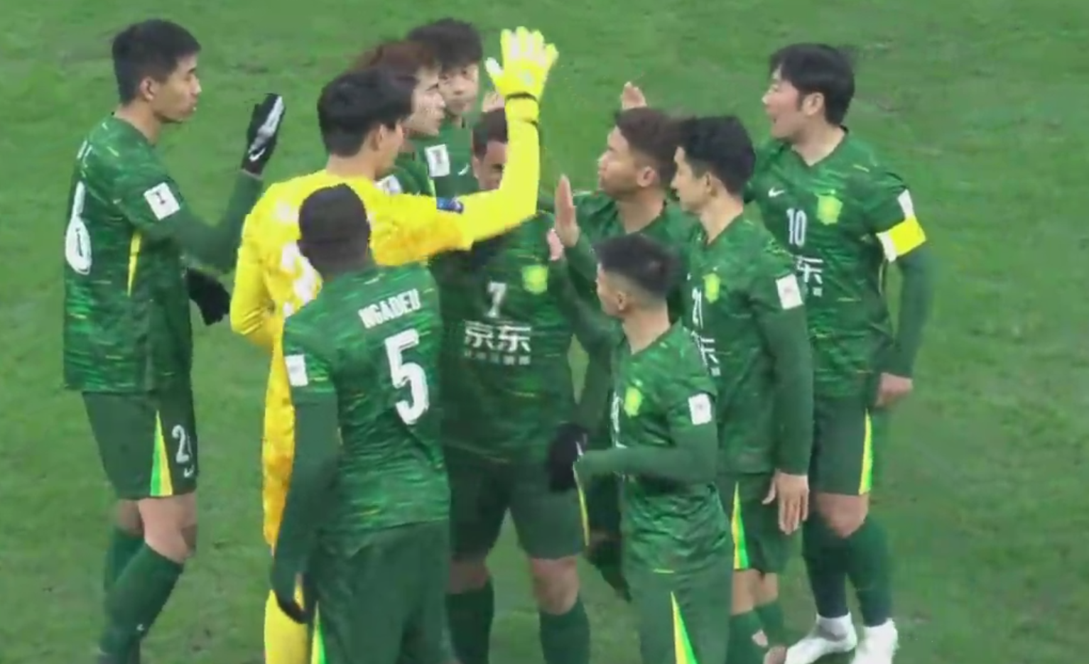 00!北京国安进攻乏力,张稀哲失良机,31分钟时出现搞笑一幕