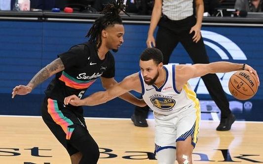 卡斯尔:防守库里很考验心态你不能有一丝一毫的松懈