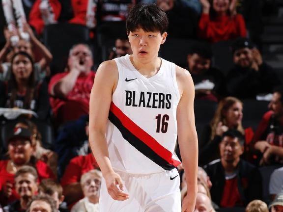 美国记者看好杨瀚森前景,认为他会像姚明一样带动14亿中国球迷!