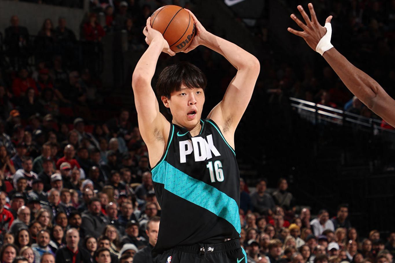 9分5板3助1帽0失误,杨瀚森最佳一战破纪录!1场顶5场喜迎4大改变