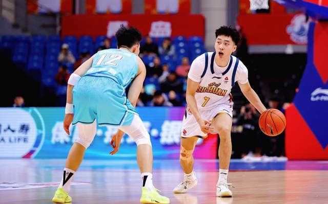 轰20+6+5！中国男篮又一19岁新星崛起