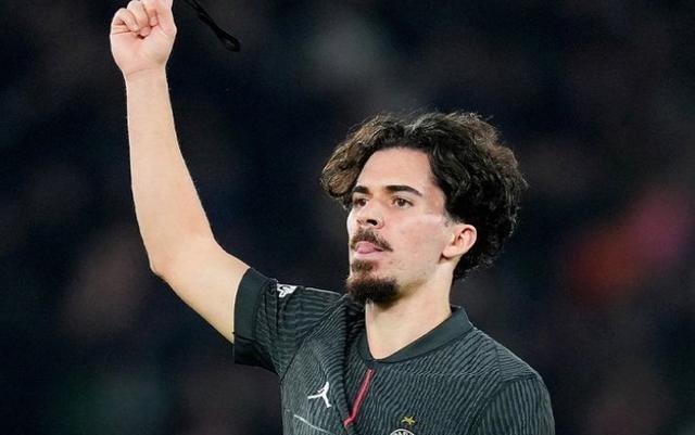 创纪录，巴黎成欧冠唯一后卫、中场、前锋都有球员戴帽的球队