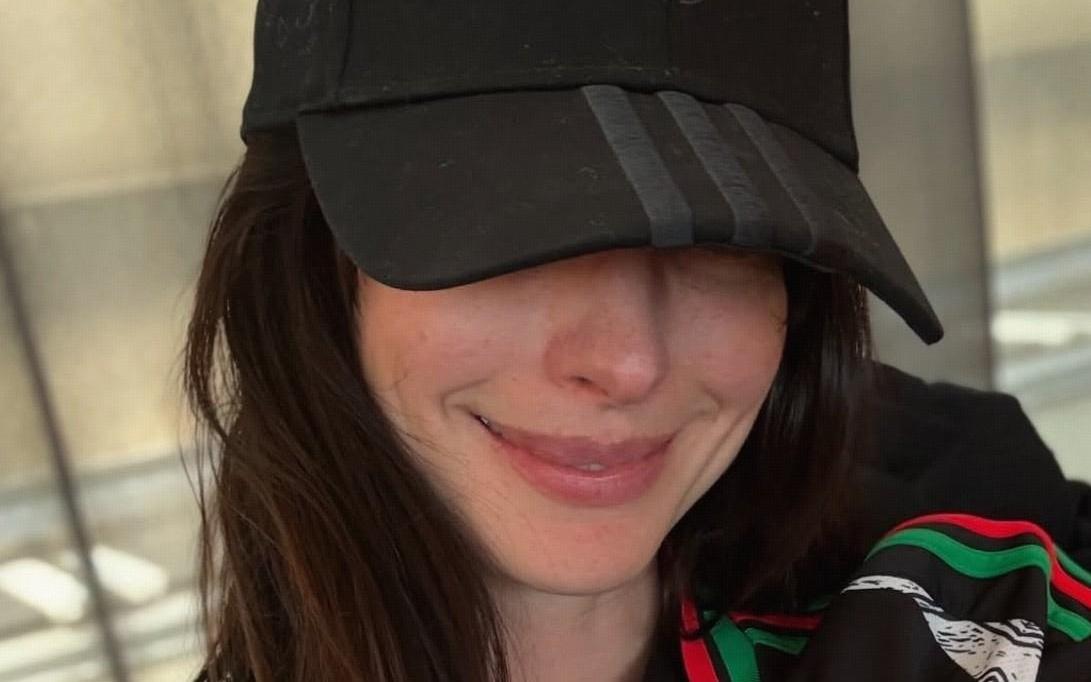 阿森纳近期连造乌龙,枪迷安妮海瑟薇打趣:向乌龙球先生致敬