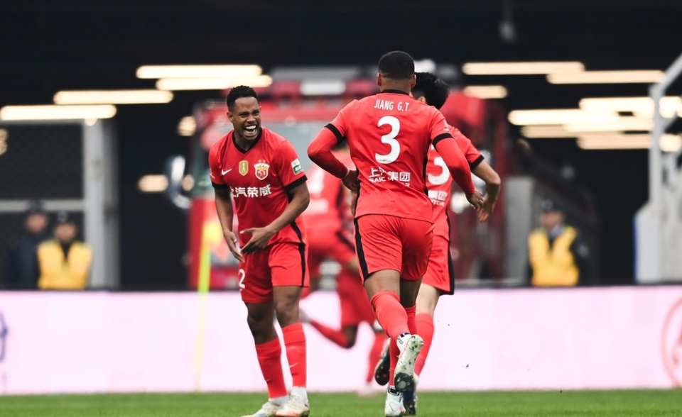 底蕴!海港失3王牌仍卫冕3连冠+连续2年KO申花中超4冠追平泰山