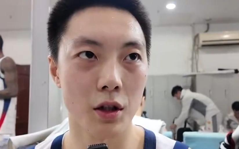 胜同曦更衣室采访！焦泊乔胡明轩亲承逐渐提状态，前者仍在找不足