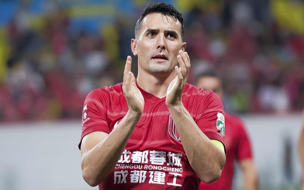 成都蓉城续约周定洋受阻,中超3豪强暗中挖角,最大威胁不是海港