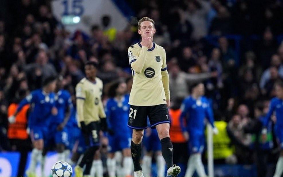 记者:德容缺席巴萨今天训练,是否出战阿拉维斯存在疑问