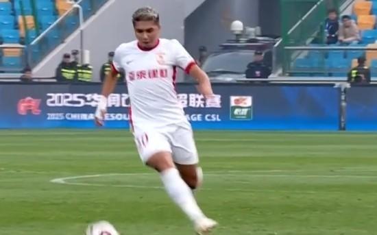 里程碑,亚泰前锋艾菲尔丁俱乐部赛事已出战100场