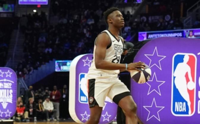 三兄弟效力同一支球队,Shams:雄鹿双向合同签约字母哥的弟弟