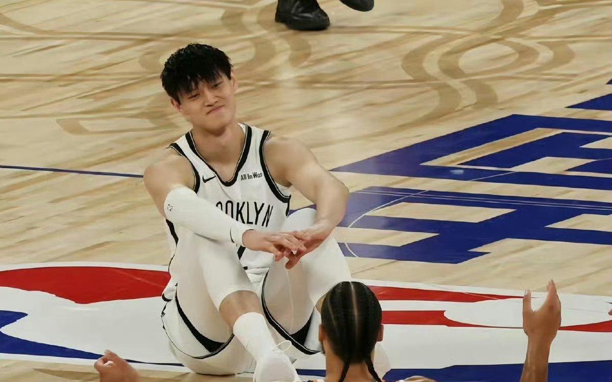 NBA中国赛第二场篮网半场落后太阳2分,曾凡博没有获得出场时间