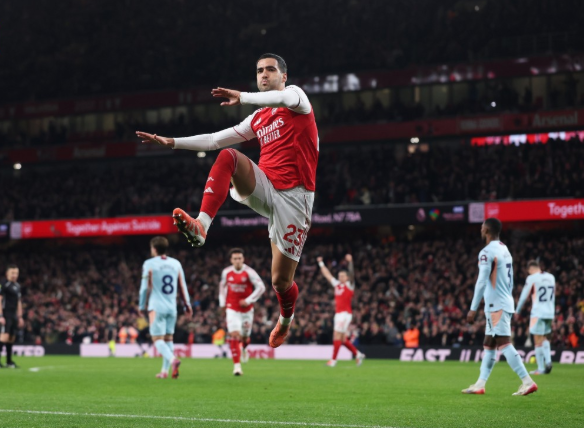 20!梅里诺化身梅超风+萨卡破门,阿森纳18场不败,领跑英超欧冠