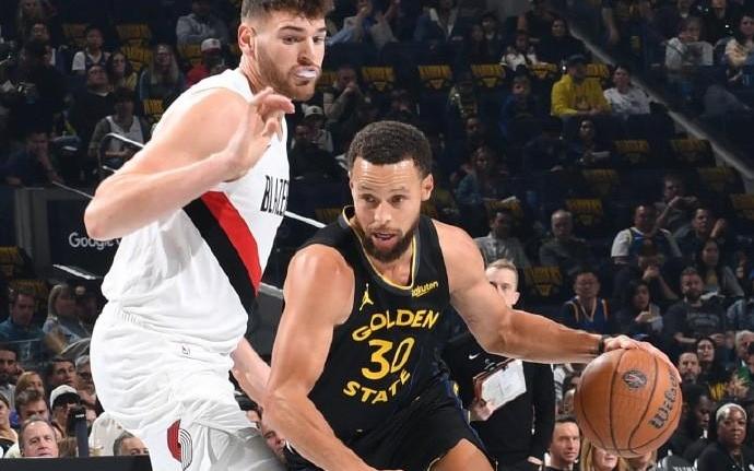 准备签约媒体人:库里今日上脚的李宁赛前几小时才从中国运到美国