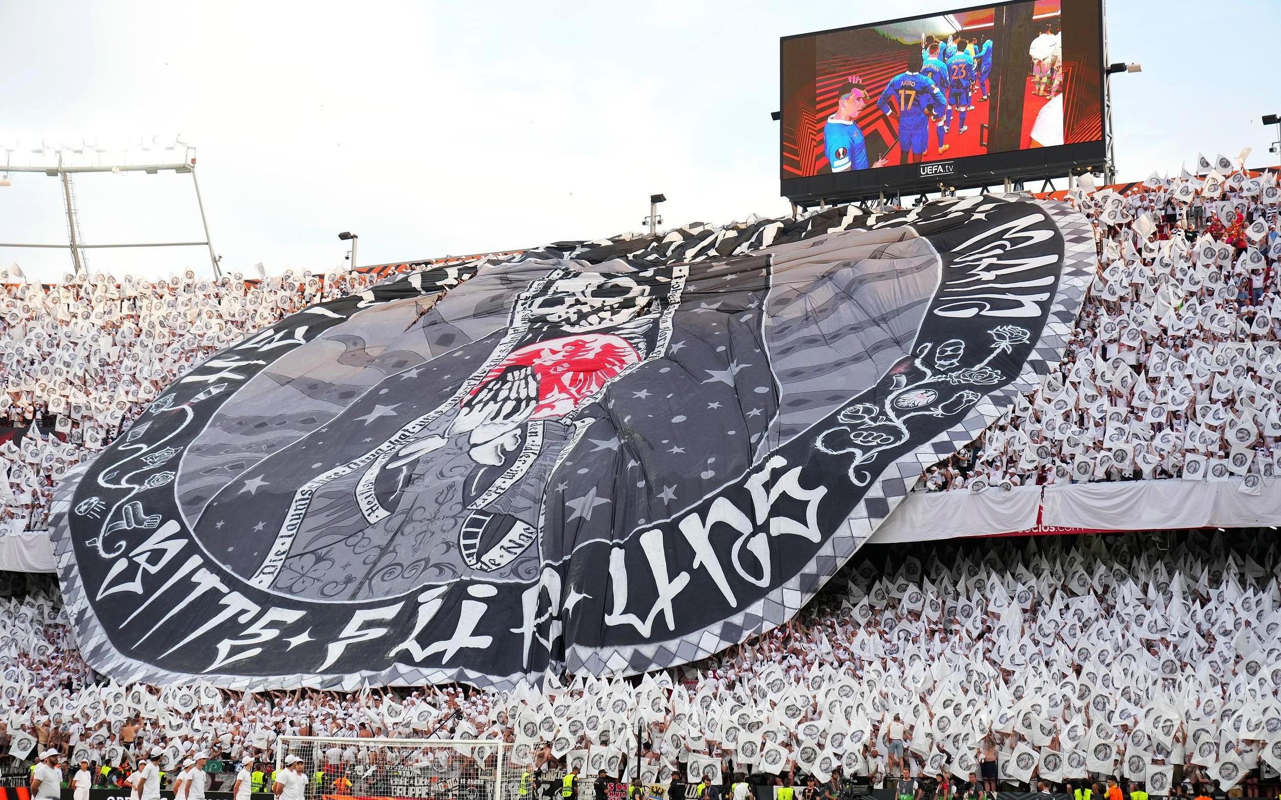 一支德甲中上游球队，为何拥有屡屡攻陷豪门主场的恐怖球迷战力