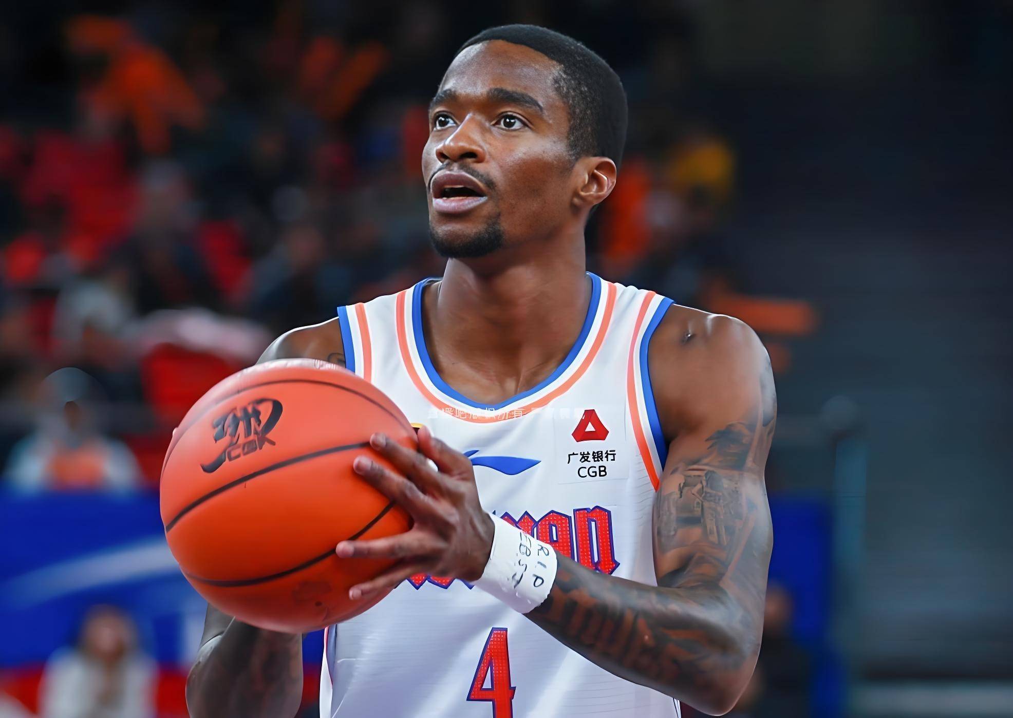 广东男篮元气大伤!萨姆纳首秀落空,杜锋收到要求,淘汰赛碰辽篮