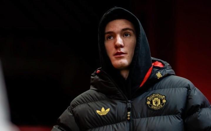 记者:在因伤病缺席曼联4场比赛后,谢什科本轮将重回替补席