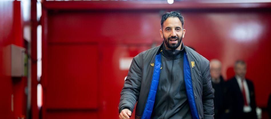 阿莫林打破曼联更衣室传统!去年怒砸电视,如今再战布莱顿迎考验