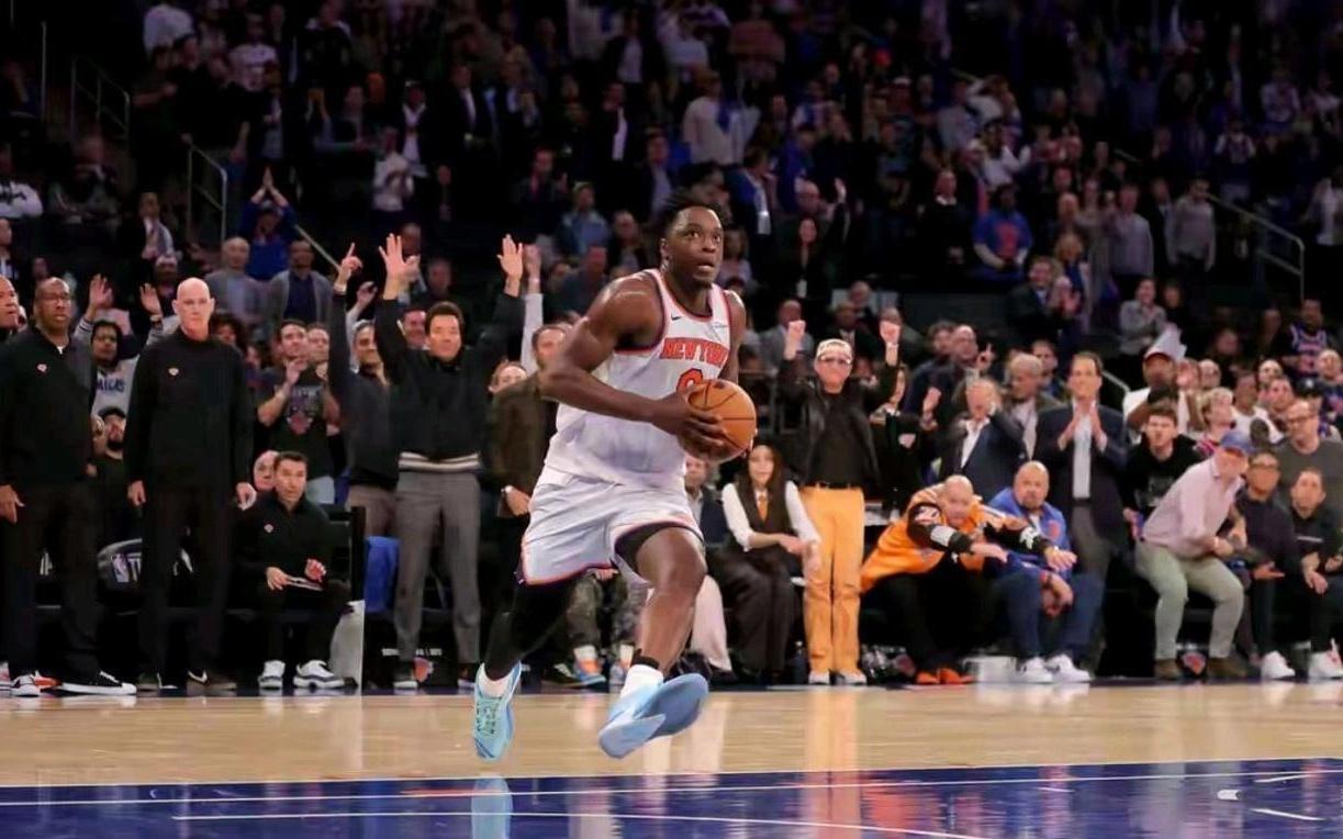 尼克斯球员阿努诺首发出战40分钟砍下28分9篮板3助