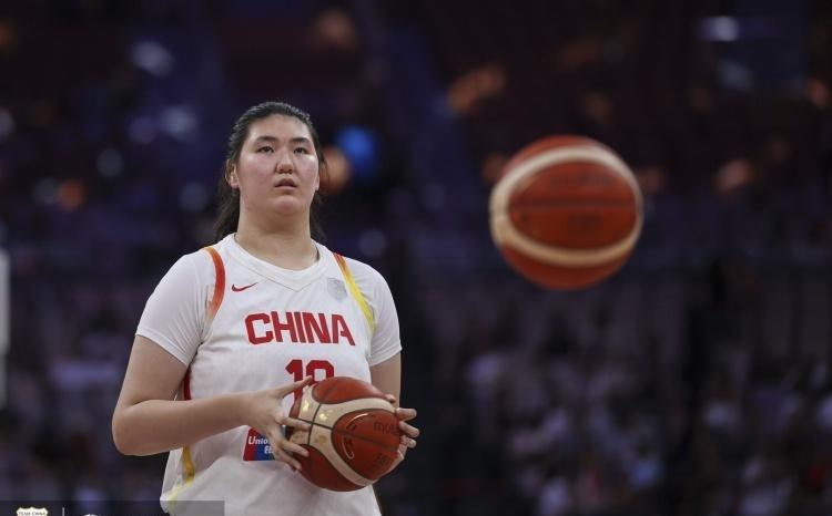 亚洲杯场均14分钟15.6分！媒体人：山东女篮以不菲代价签下张子宇