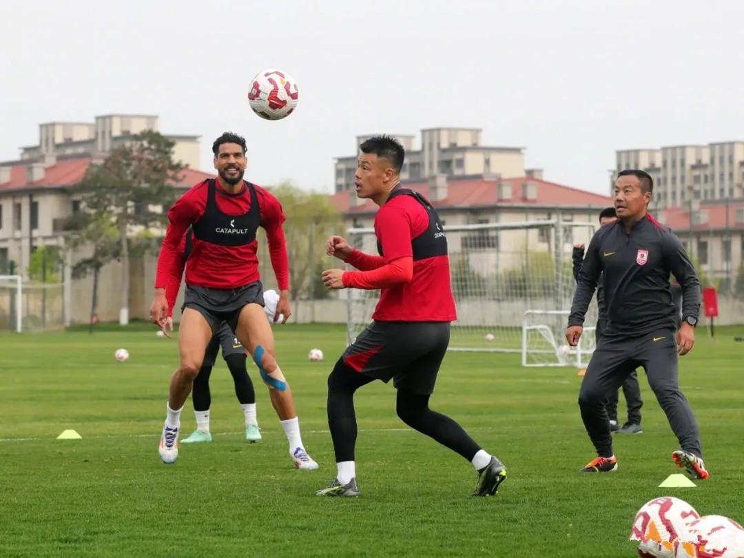 中超降级队被曝换帅!洋帅保级失败走人,43岁菜鸟主帅接替上任