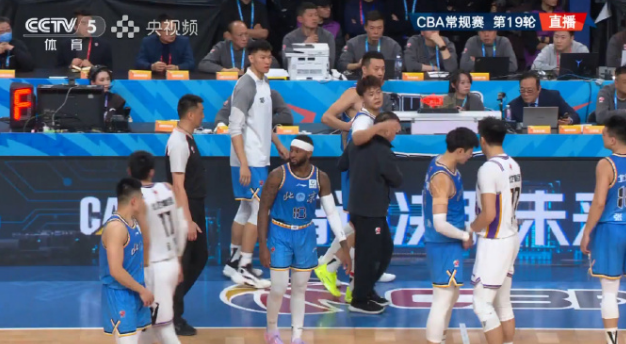 0+8！伤了，又伤了！这可是中国男篮第一核心