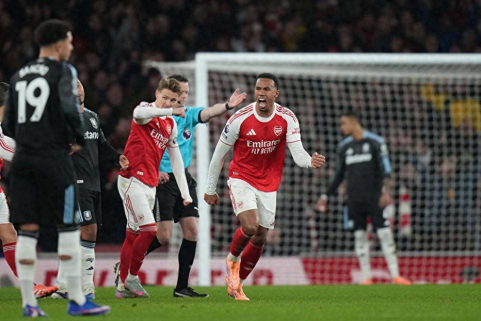 英超争冠格局一夜突变！阿森纳狂飙5分领跑，曼联切尔西集体刹车