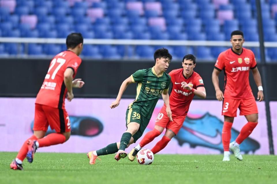 海港VS浙江首发:4外援PK!莱昂纳多反戈王钰栋、加布里埃尔缺席