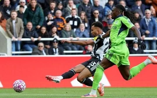 英超:纽卡斯尔联2比1富勒姆