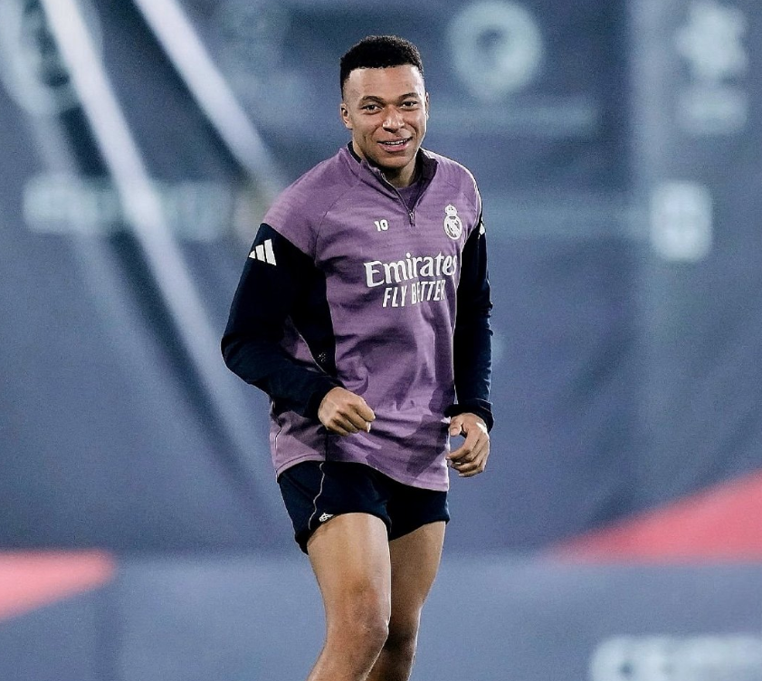 姆巴佩复出战巴萨，不怕皇马输，是怕赢球时没自己