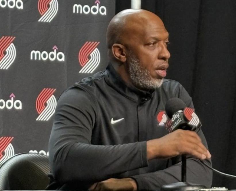 杨瀚森NBA首秀，4分4篮板6犯离场，开拓者主帅表示理解并鼓励