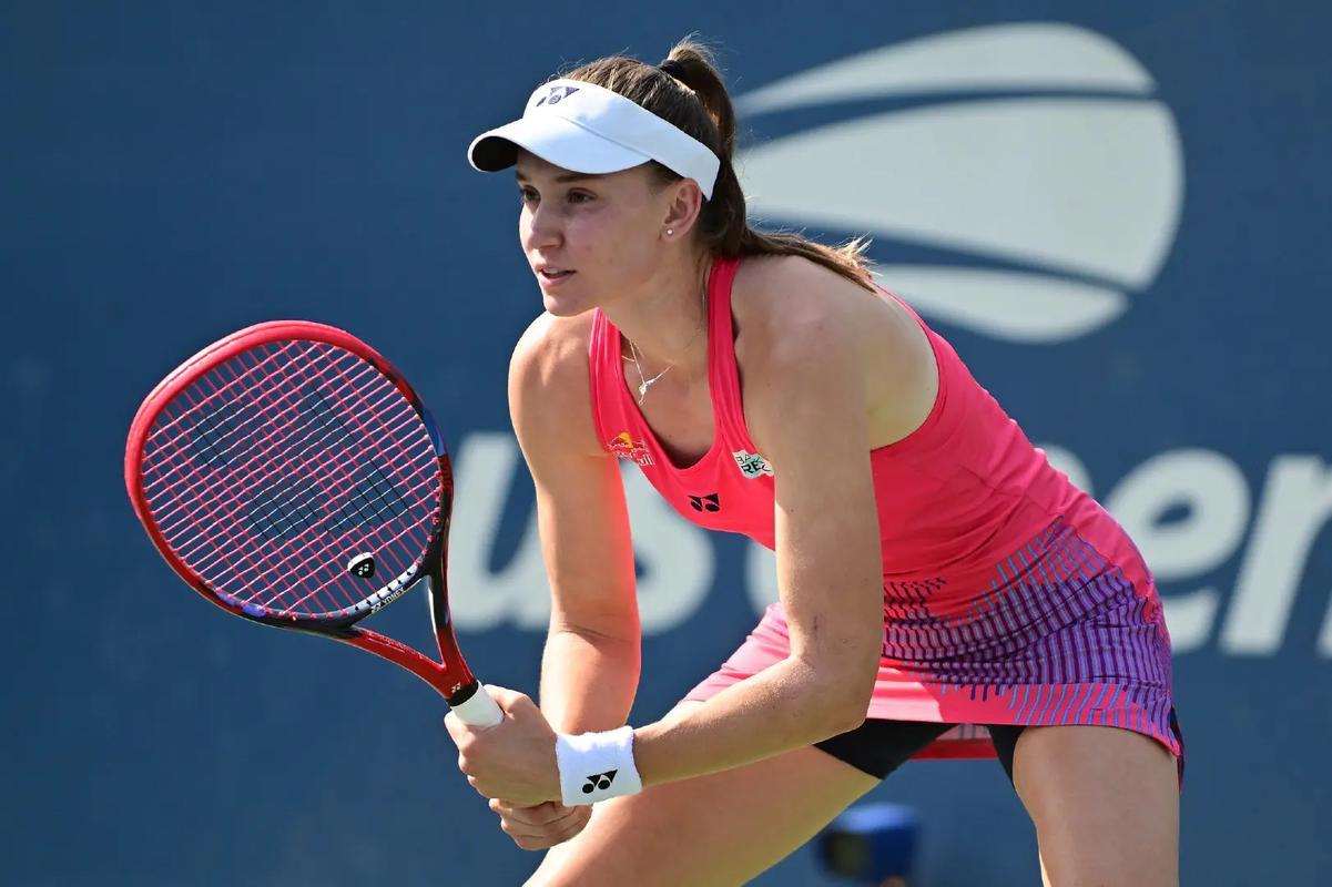 当凤袍、汉服遇到网球名将，高芙、莱巴金娜连续两年总决赛夺冠