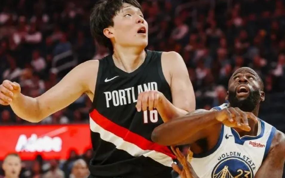 杨瀚森首秀谁注意这两细节比卢普斯耐心指导，本人失落退场！