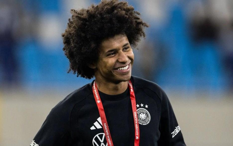 记者:阿德耶米决定明夏离开德甲,曼联、切尔西均有意