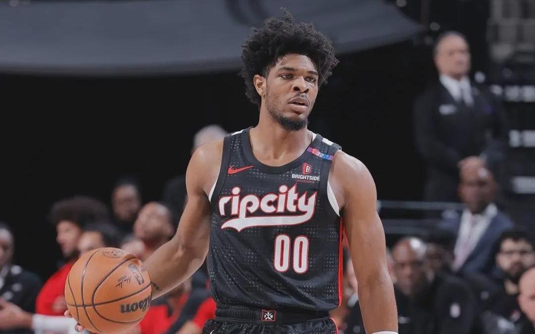 突发!腿筋撕裂!身边再少一人,杨瀚森出师不利啊...