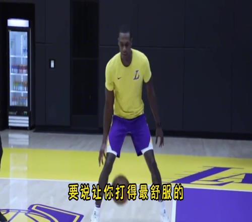 杨毅：一起打过球的NBA球员里，隆多最会传